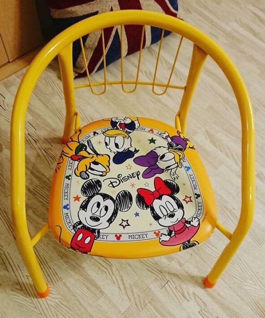 売り切れ注意 ダイソーの ディズニー豆椅子 が500円で登場 しまむらプチプラdiary