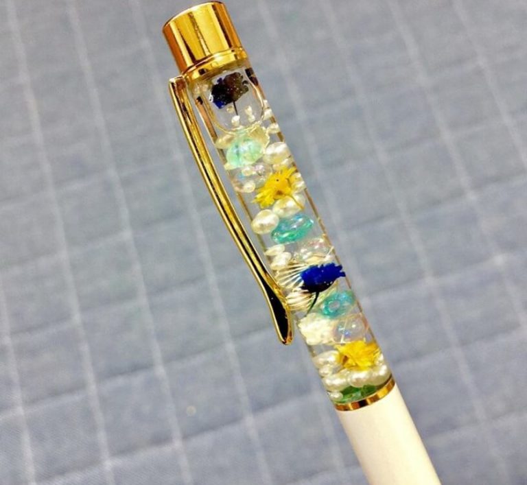 初心者でも簡単に作れる!セリアの「ハーバリウムボールペン」 しまむらプチプラdiary 初心者でも簡単に作れる!セリアの「ハーバリウムボールペン」 しまむらプチプラdiary